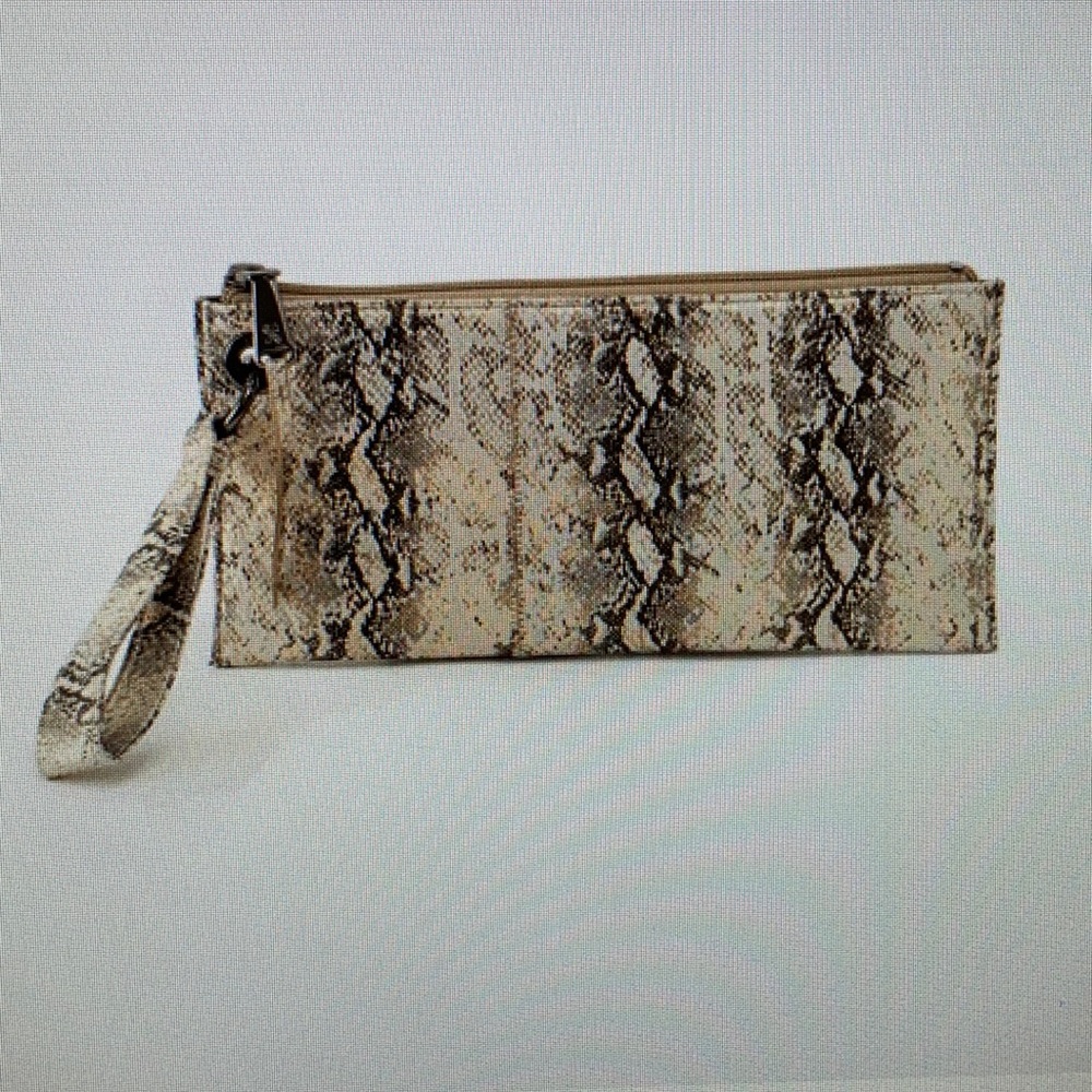 Hobo VIDA wristlet—never used